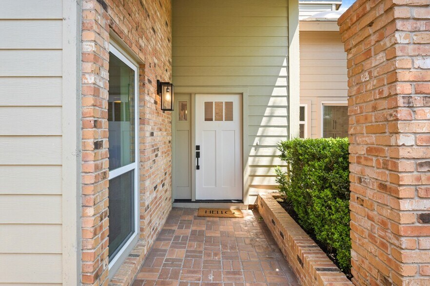 Building Photo - 8138 Forest Mesa Dr