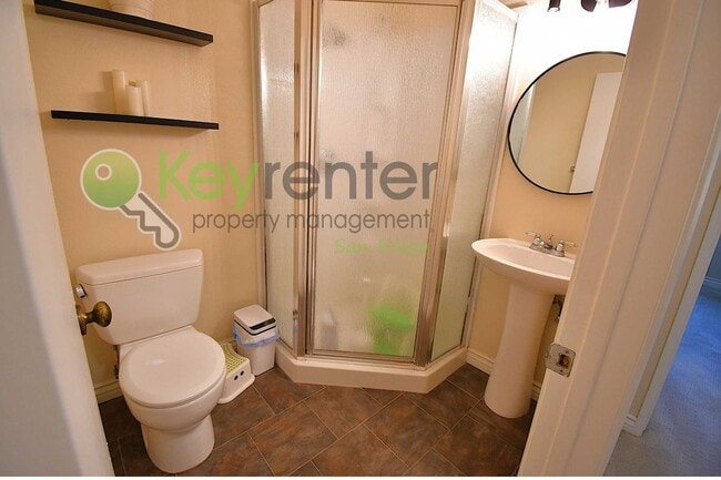 Building Photo - End-Unit Newly Remodeled Townhome in Clair...