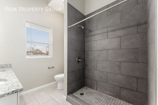 Building Photo - 1359-1365 Summit Street-1363 Summit Street