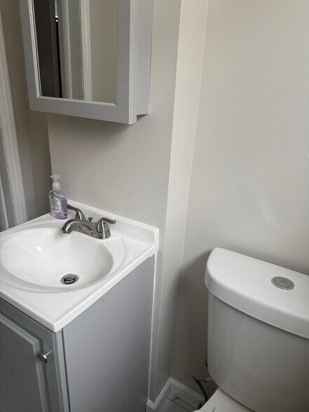 Building Photo - 909 West Ave