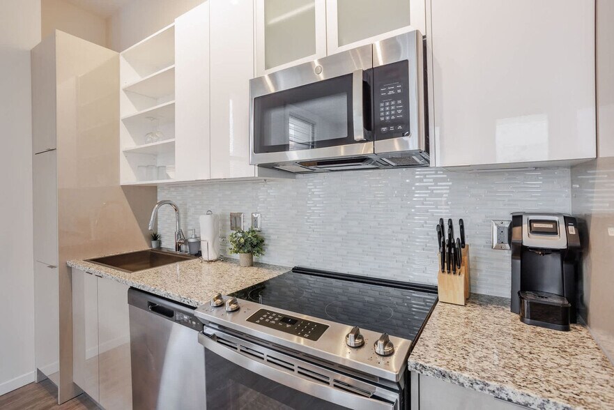 Building Photo - 9-JAN-JAN E 4th St