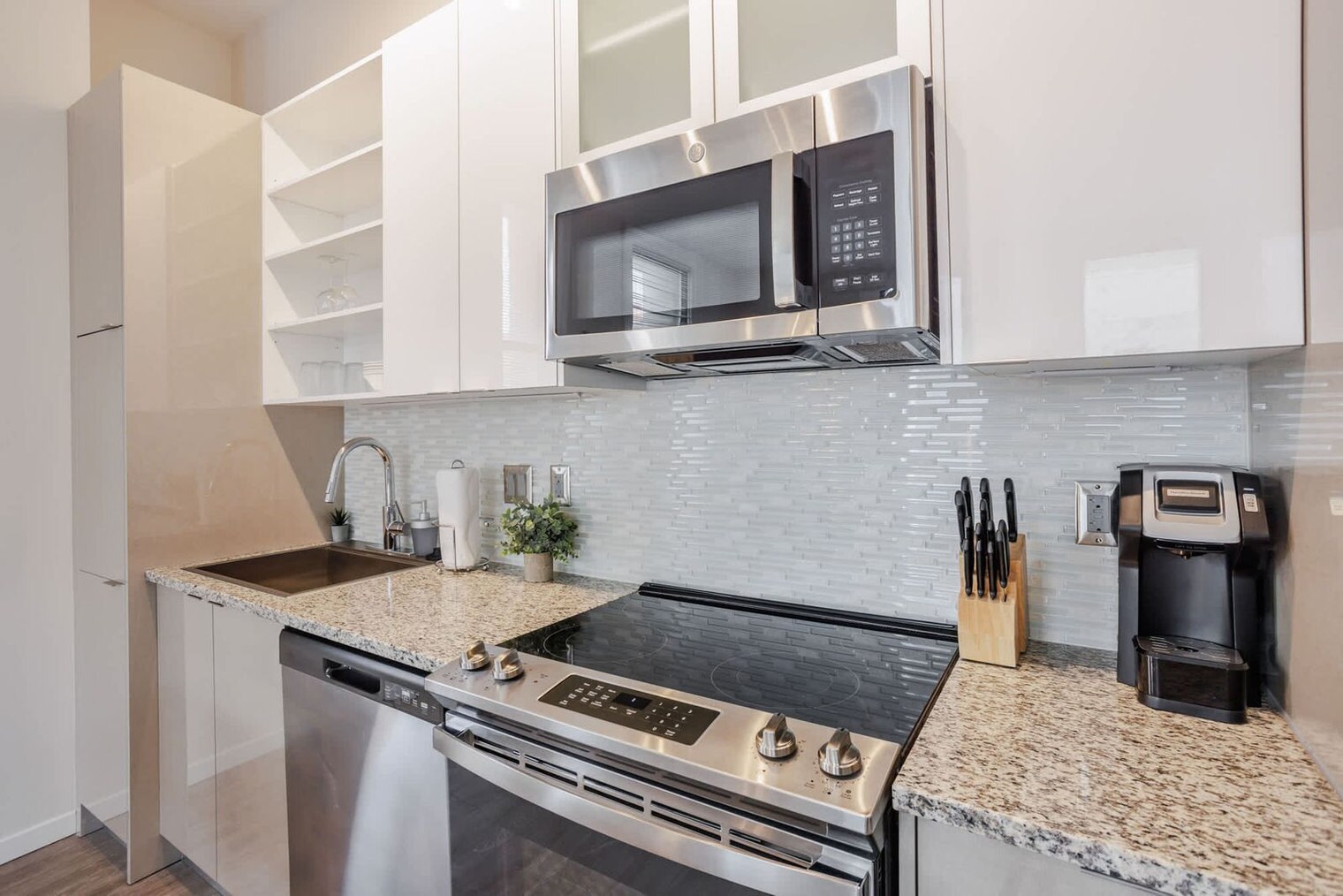 Building Photo - 9-JAN-JAN E 4th St