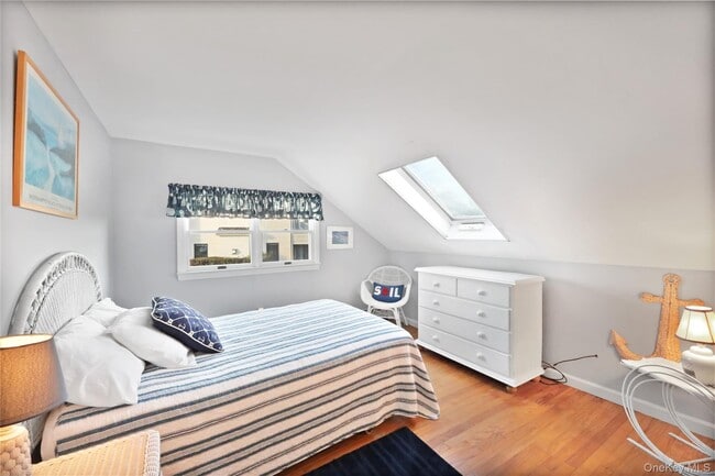 Building Photo - 170 Beach Ln