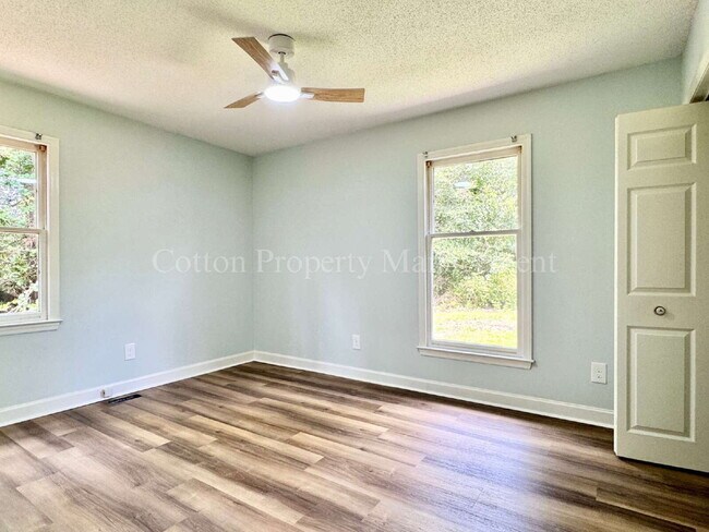 Building Photo - 307 Abbey Ln