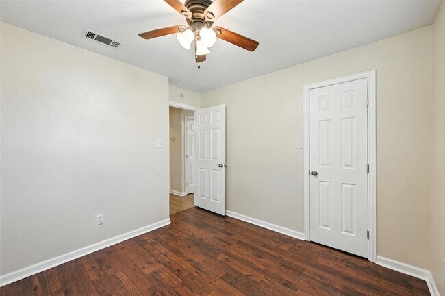 Building Photo - 205 Davis Rd