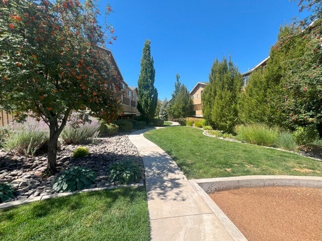 Building Photo - North Reno/UNR: Two Bedroom Townhome