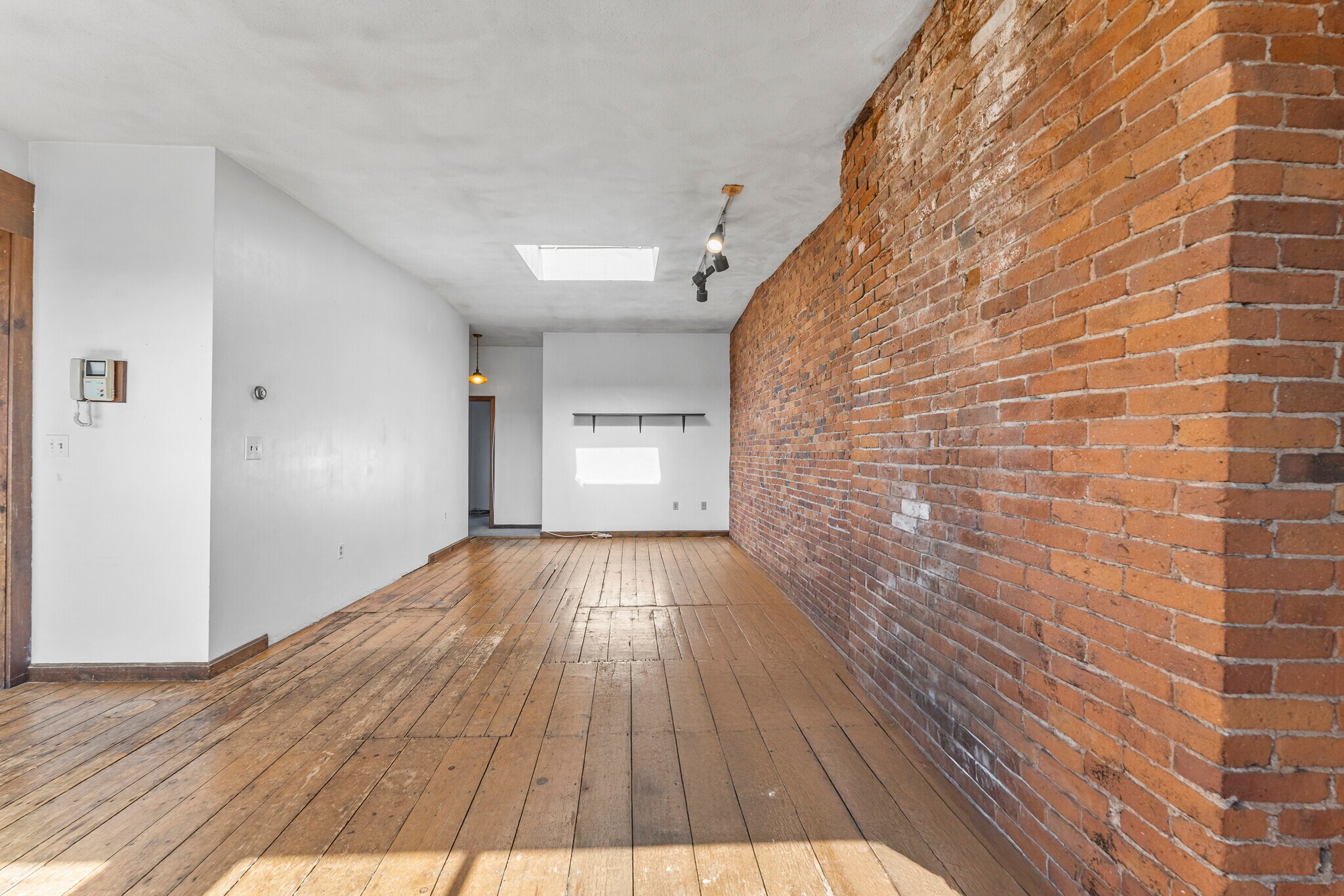 living room - 660 Tremont St