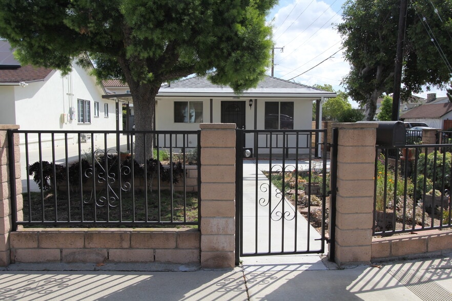 Building Photo - 4302 Muscatel Ave