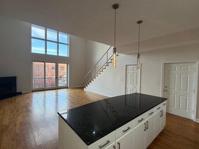 Building Photo - 1347 N Sedgwick St