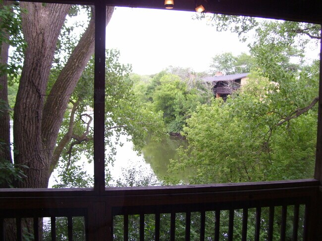 Building Photo - 5538 E Lake Dr