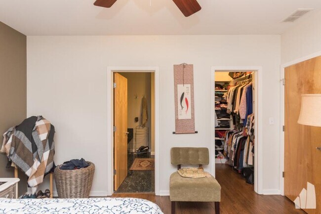 Building Photo - 3 bedroom in Chicago IL 60622