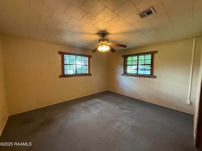 Building Photo - 417 E Broussard Rd