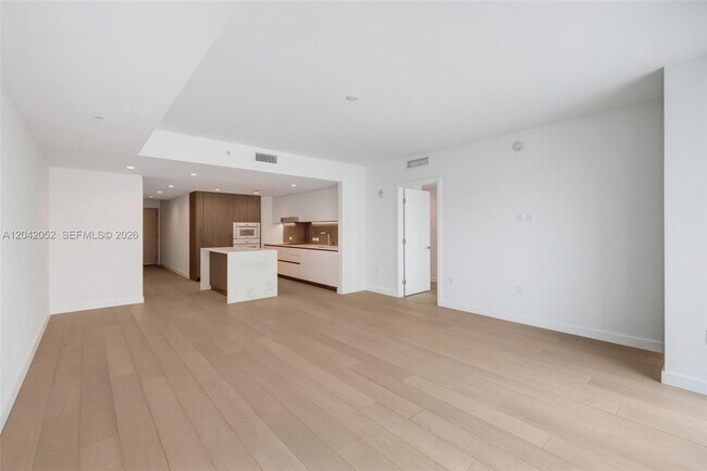 Building Photo - 9221 E Bay Harbor Dr