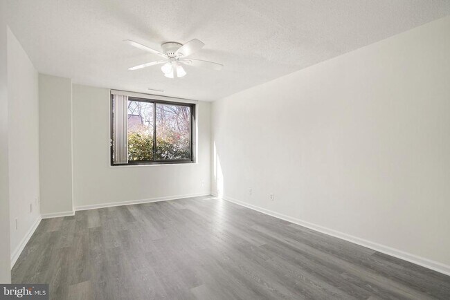 Building Photo - 3713 S George Mason Dr
