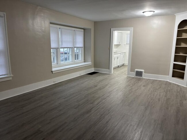 Building Photo - 537 N Dartmouth St