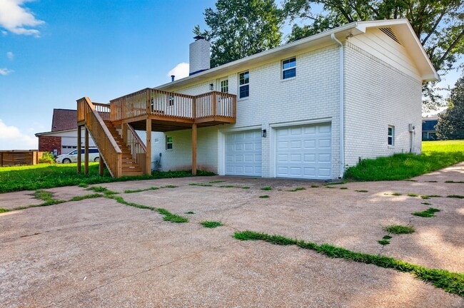 Building Photo - 9512 Heathwood Dr
