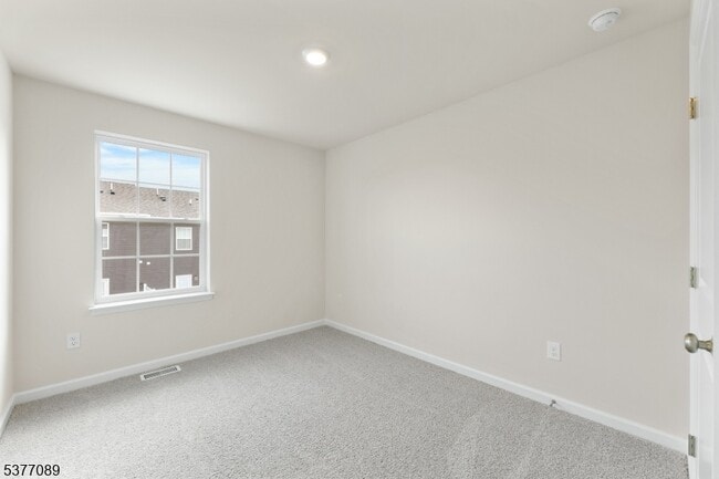 Building Photo - 8 Anna Ln