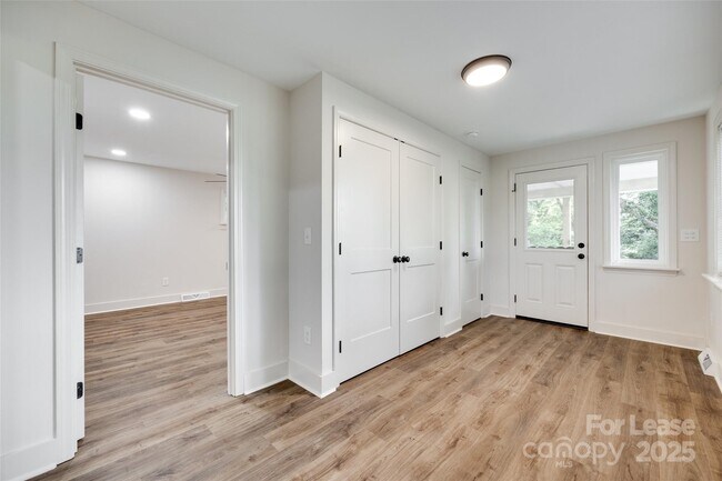 Building Photo - 3113 Monroe Way