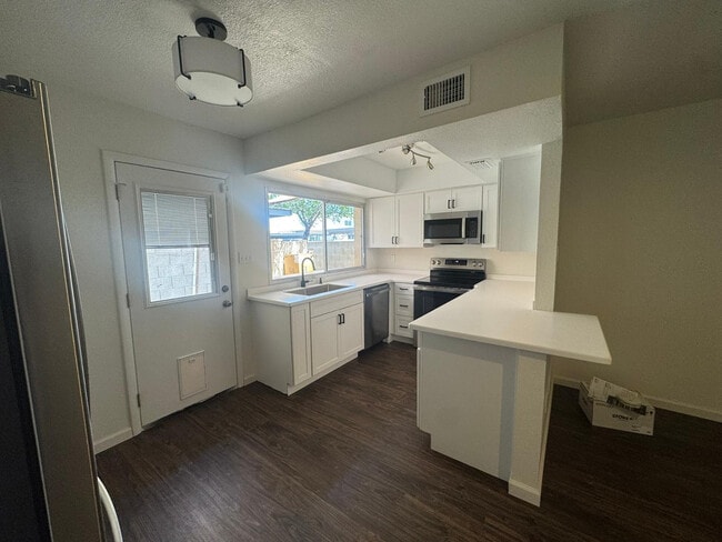Building Photo - 8216 E Keim Dr