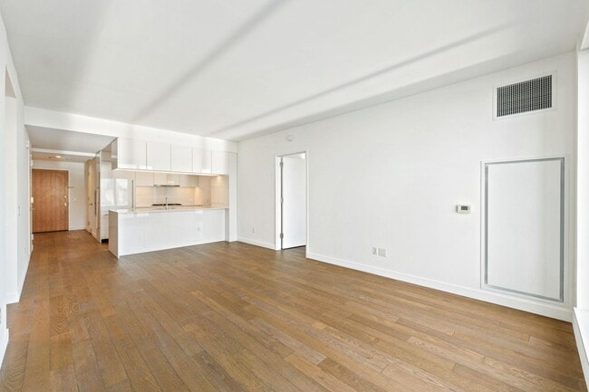 Building Photo - 99 Hudson St