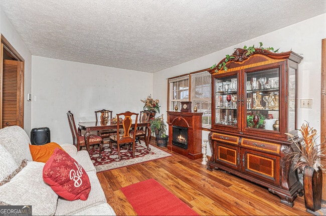 Building Photo - 1913 Amberwood Ct