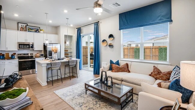 Building Photo - North Elm Street, Denton, TX 76207 - 2 BR 2 BA house