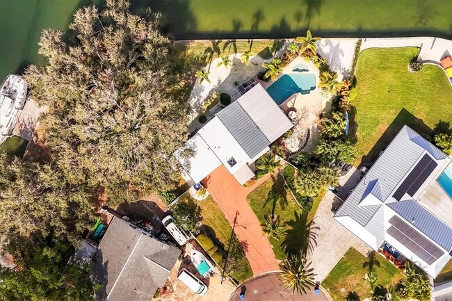 Building Photo - 3601 Coquina Key Dr SE