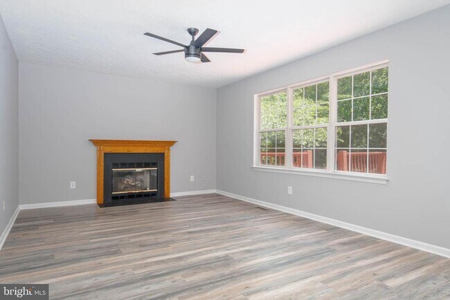 Building Photo - 11 Poplar Grove Ave