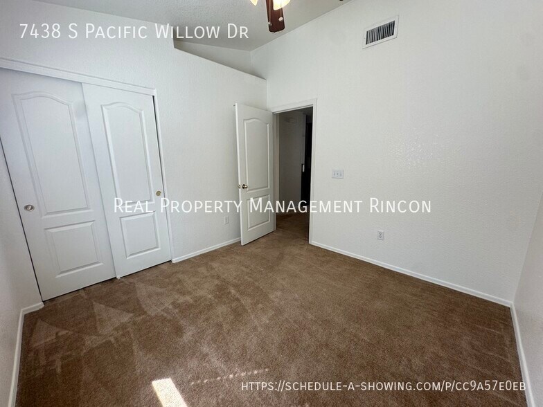 Building Photo - 7438 S Pacific Willow Dr