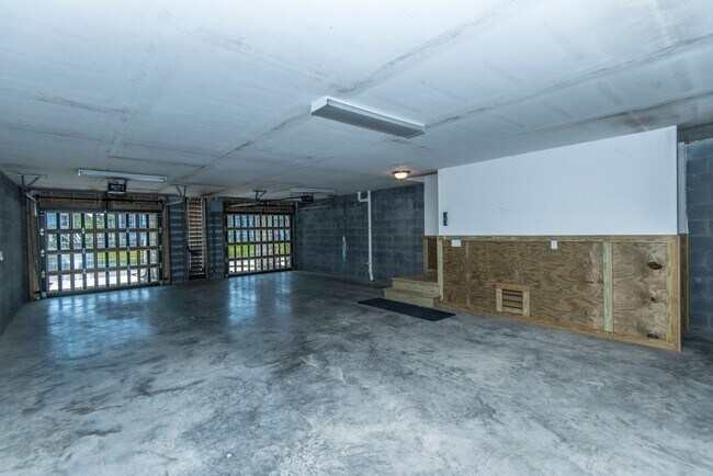 Building Photo - Beautiful Oyster Point Townhome - Mt. Pleasant