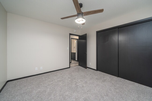 Building Photo - 408 Maple St