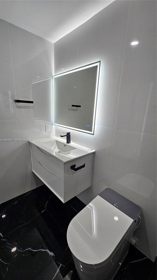 Building Photo - 1861 NW N River Dr