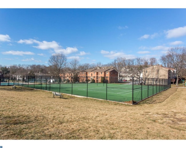 Building Photo - 3301 Valley Dr