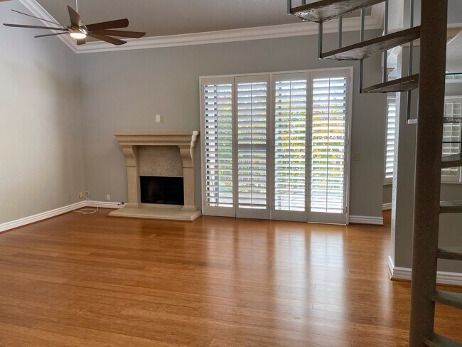 Building Photo - 2247 Martinique Ln