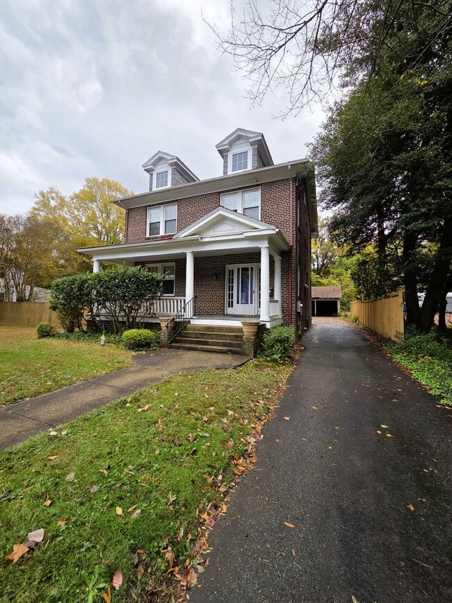 Building Photo - Renovated stately brick home in Forest Hil...