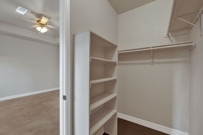 Building Photo - 388 E faust, B