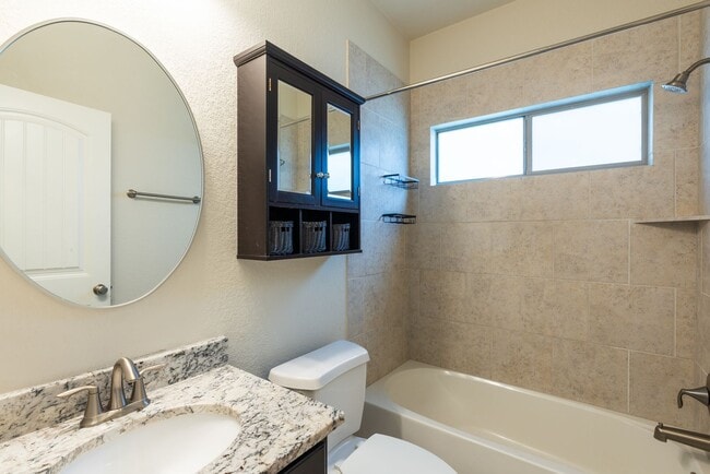 Building Photo - Modern single-story condo - Available now!