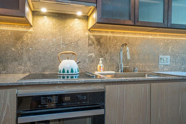 Building Photo - Koula #1905