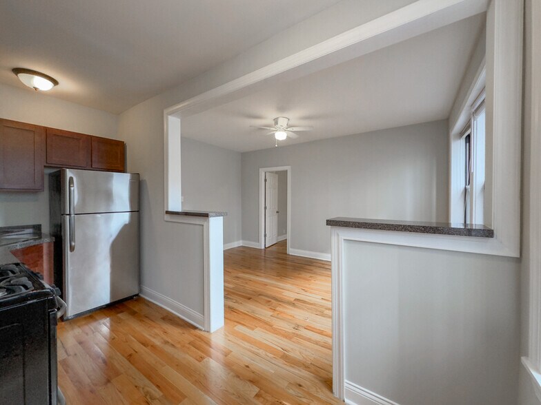 Building Photo - 516 W Melrose St