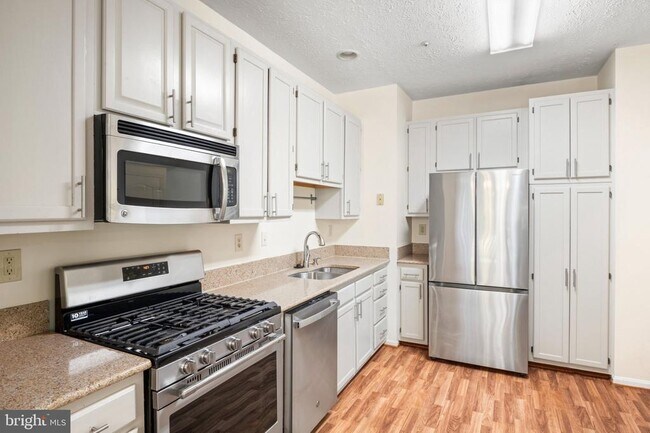 Building Photo - 6035 Grenfell Loop