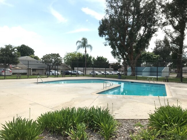 Building Photo - 3 Bedrooms, 2.5 Bath Townhome for Lease in Ontario with Water & Trash Included