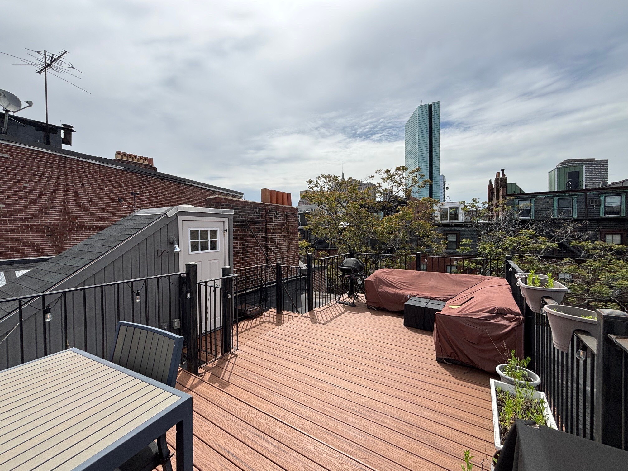 Building Photo - 241 Beacon St