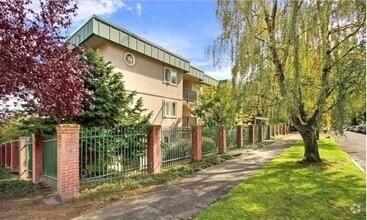 Building Photo - Two Bedroom/Two bath Capitol Hill Condo - ...