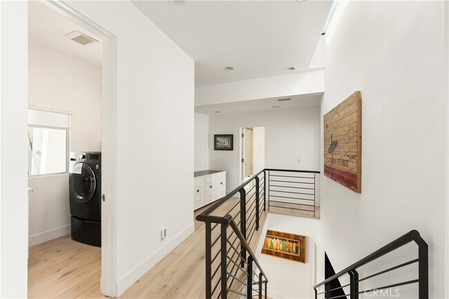 Building Photo - 3230 Tyrol Dr