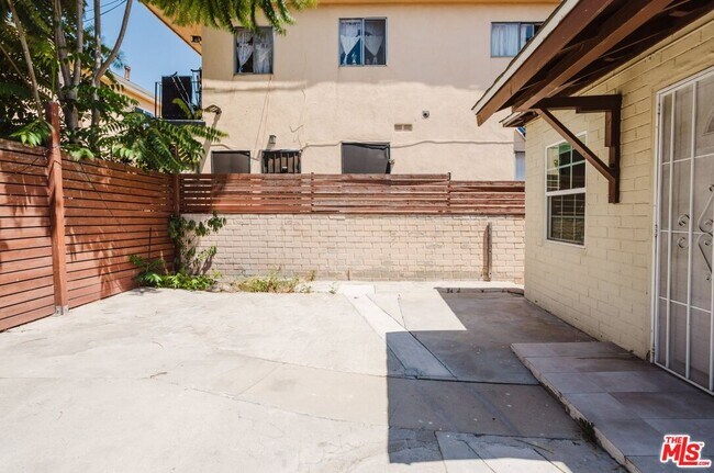 Building Photo - 5630 1/2 Craner Ave