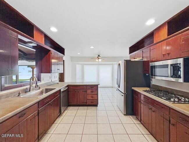 Building Photo - 9000 Rancich St