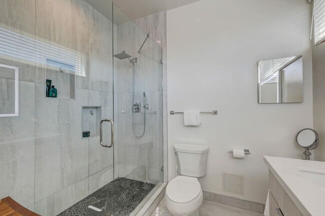Building Photo - Available Modern Long Term Unfurnished hom...