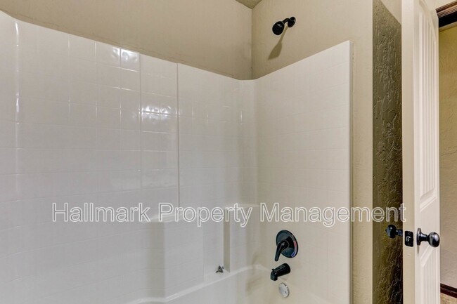 Building Photo - 920 SW 13th St