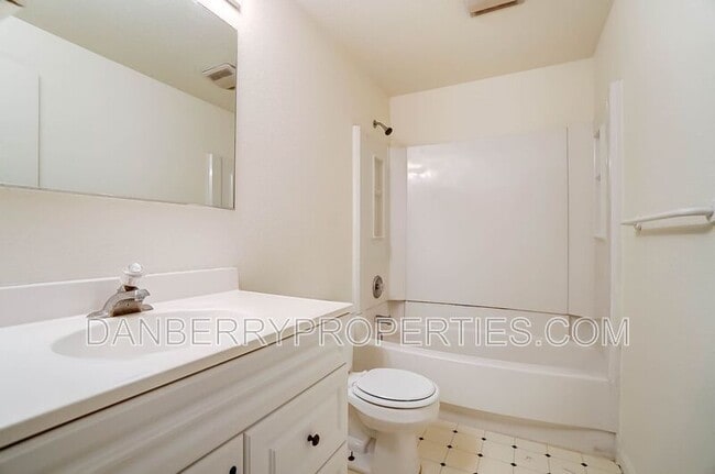 Building Photo - 3733 Willow Run Dr