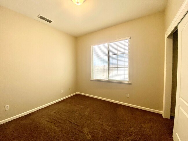 Building Photo - 3600 Silverwood Rd